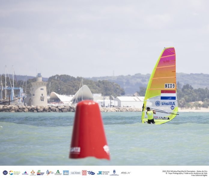Los holandeses Kiran Badloe y Lilian De Geus se coronan en la bahía de Cádiz