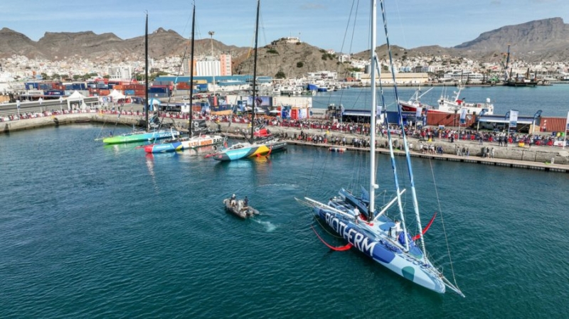 Los cinco IMOCA 60 ya navegan hacia Ciudad del Cabo