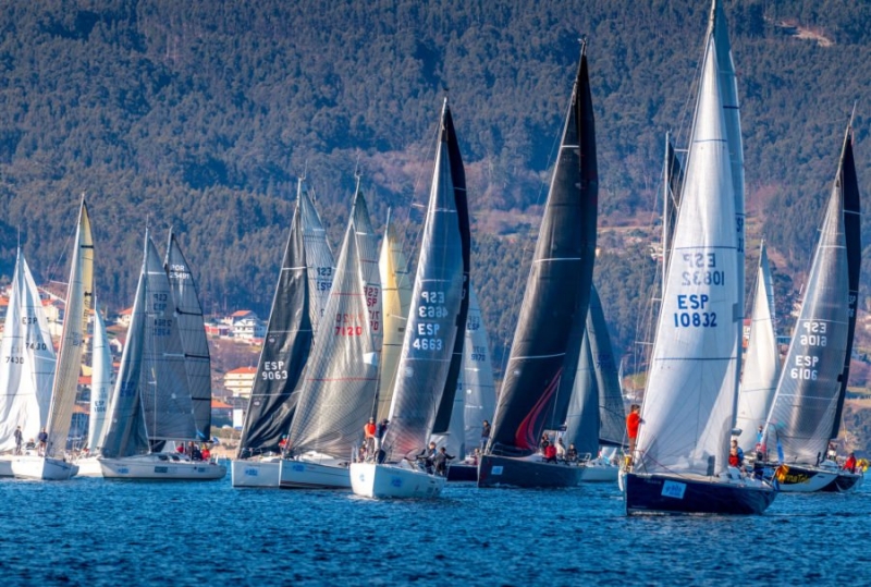 Primeros cambios en la general de la Regata Interclubes Ría de Pontevedra