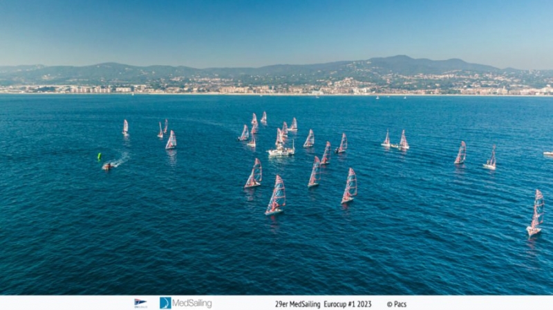 Los franceses Hugo Revil y Karl Revaux lideran la MedSailing EuroCup