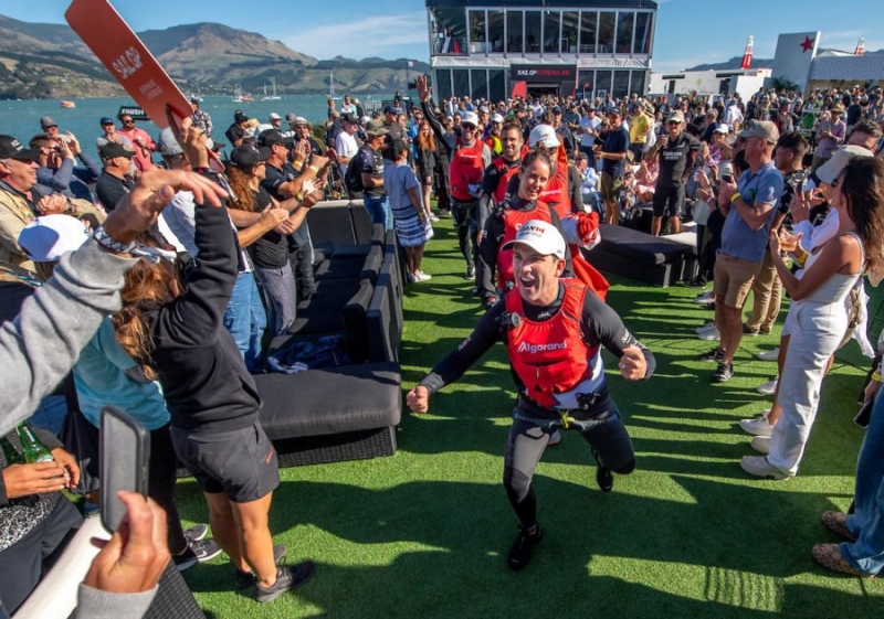 El ex-caña del Spain SailGP, Phil Robertson, da en su casa la victoria a Canadá