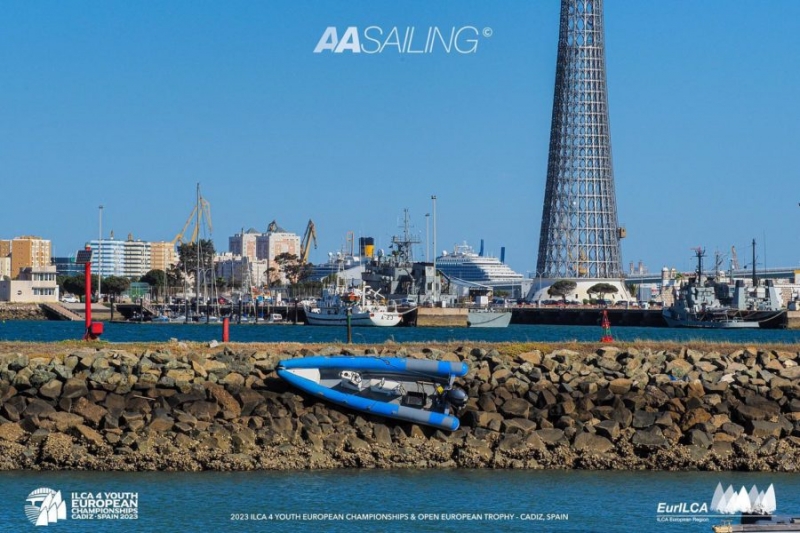 La imagen curiosa del Europeo de ILCA 4 en Cádiz