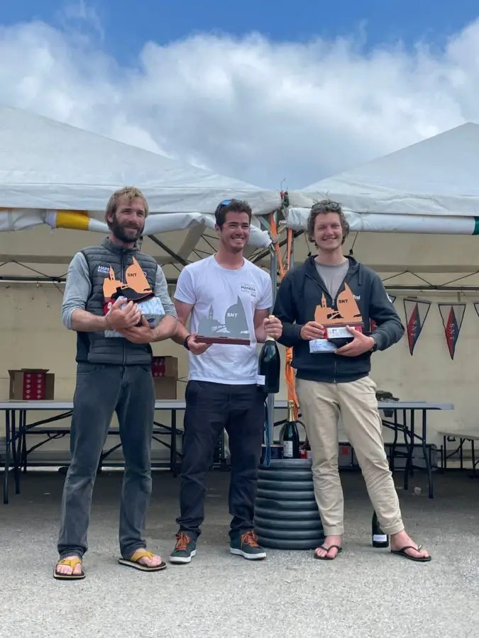 Manera gana la Mini en Mai en La Trinité-sur-Mer en unas duras condiciones