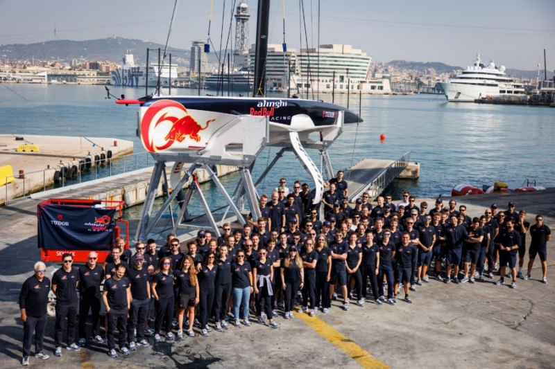 Alinghi Red Bull Racing recibe en Barcelona su segundo AC40