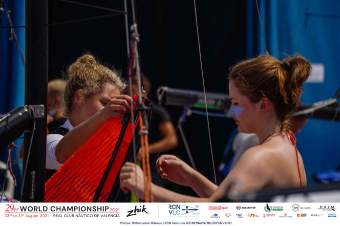 Casi 200 barcos participan en el Mundial de 29er en Valencia